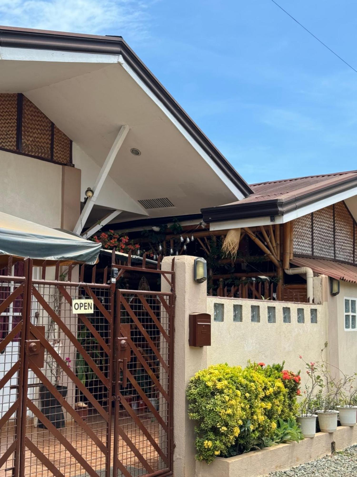 Villa Skanderbeg Guest House 푸에르토프린세사 외부 사진