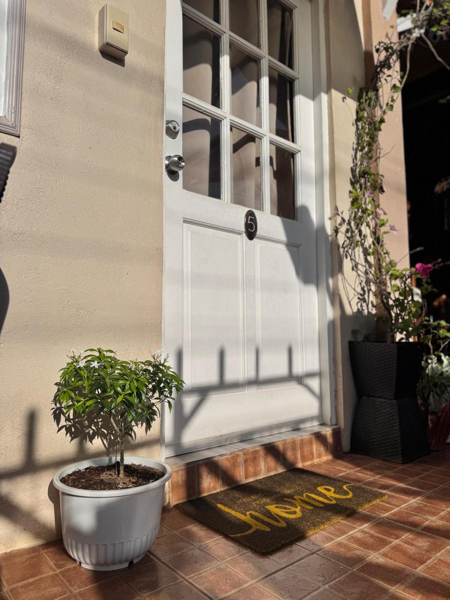 Villa Skanderbeg Guest House 푸에르토프린세사 외부 사진